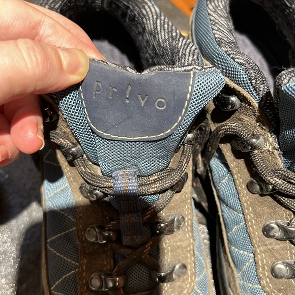 Privo waterproof hiking shoes. - Picture 2 of 4